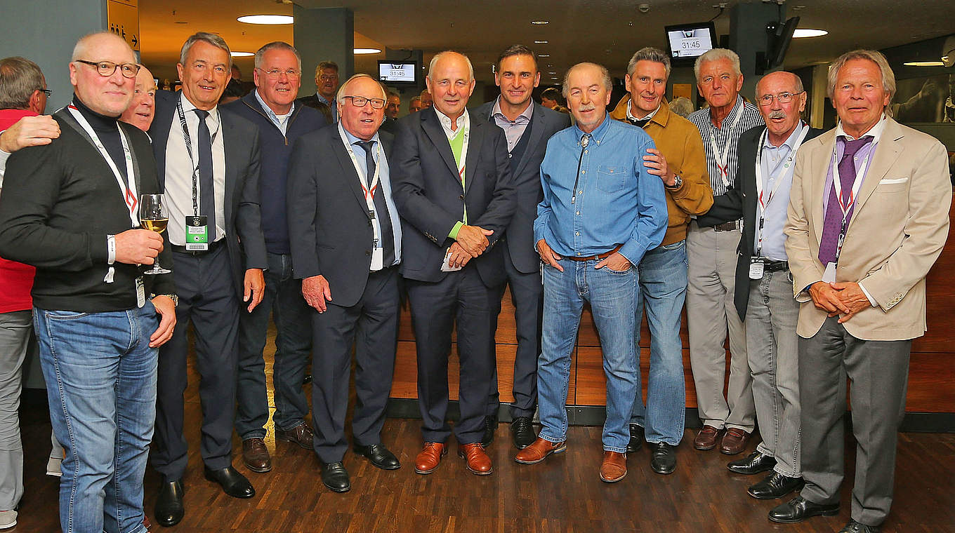 Teilnehmer am ersten regionalen Stammtisch in Frankfurt: Club der Nationalspieler © 2015 Getty Images