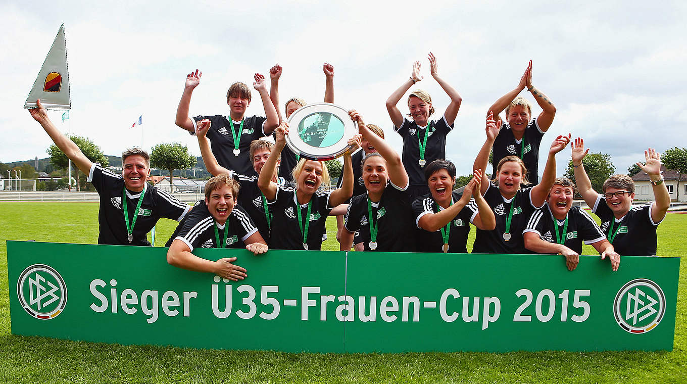 Jubel nach dem Turniersieg: der SV Dirmingen © 2015 Getty Images