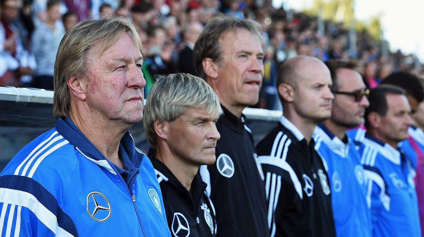 Horst Hrubesch warns his team about an unpleasant opposition © 2015 Getty Images