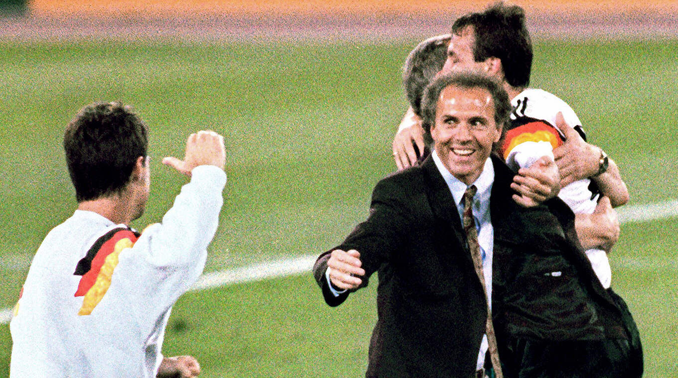 Triumph als Teamchef: Beckenbauer wird mit dem DFB-Team in Rom Weltmeister 1990 © Getty Images