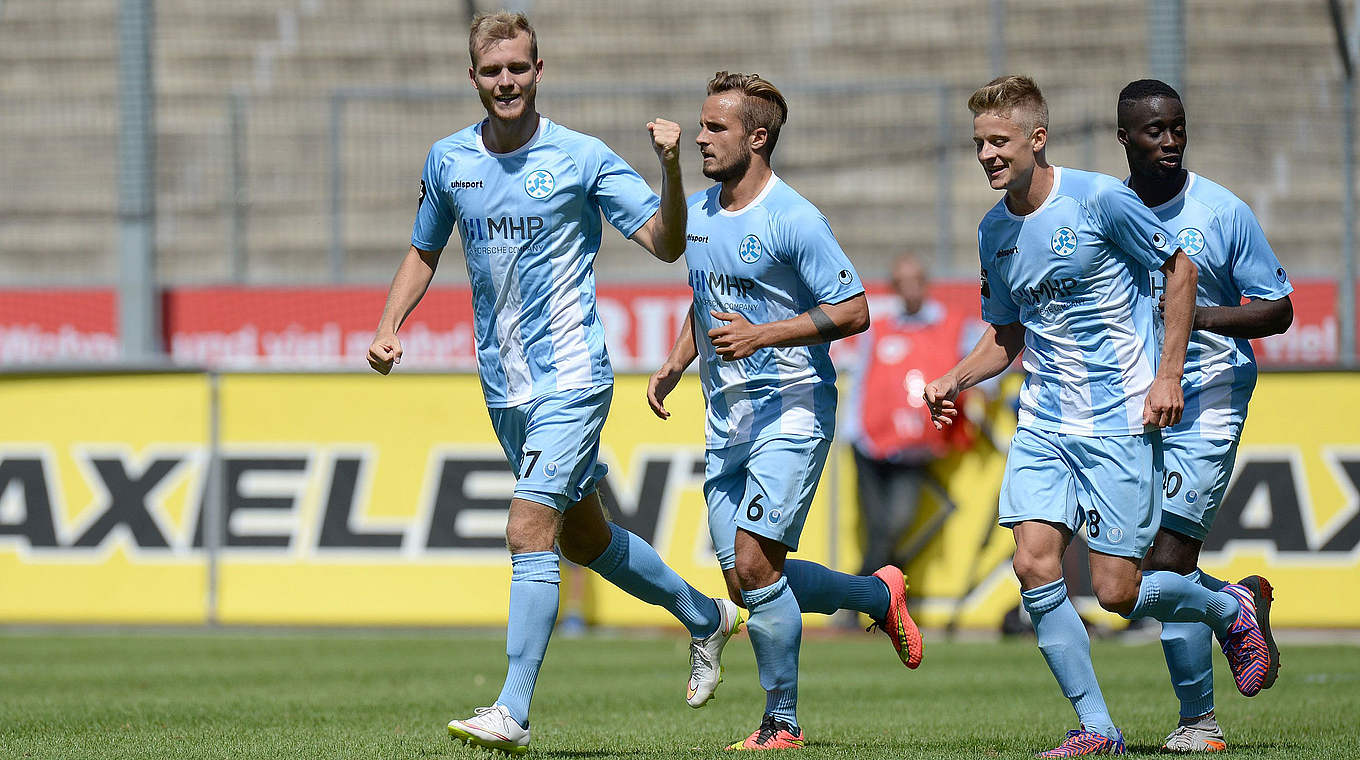 "Spieler des Spieltags": Fabian Baumgärtel von den Stuttgarter Kickers (l.) © 2015 Getty Images