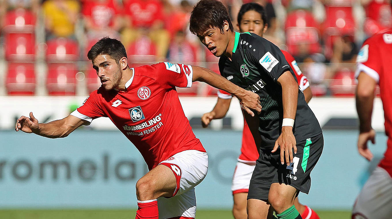 Einsatz auf Schalke fraglich: Mainz-Angreifer Jairo Samperio (l.) © AFP/GettyImages