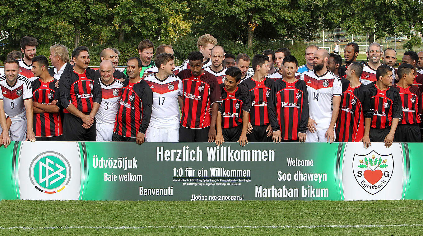 Zwei Mannschaften, eine Ideologie: Tolle Atmosphäre in Egelsbach © 2015 Getty Images