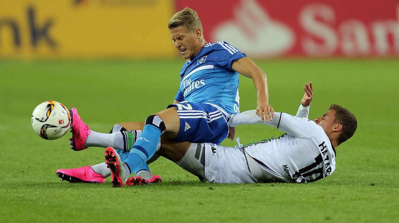 Hamburg's Matthias Ostrzolek in the tackle with Thorgan Hazard
 © 2015 Getty Images
