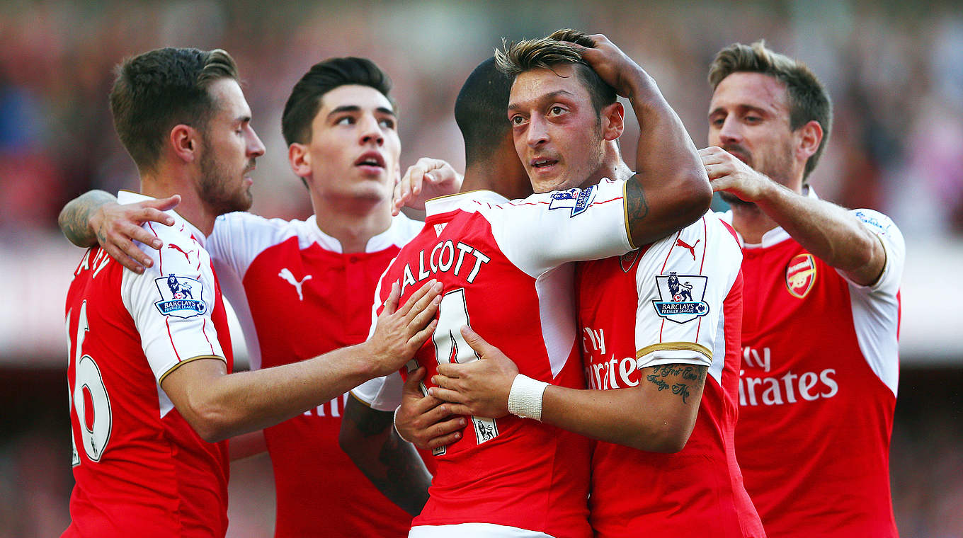 Vorlage zur Arsenal-Führung: Weltmeister Mesut Özil (2.v.r.) © 2015 Getty Images