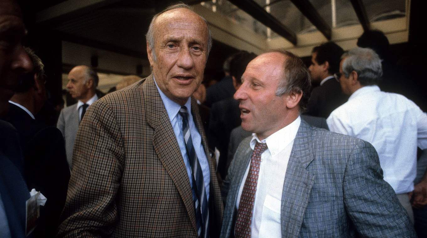 Vertrautes Verhältnis: Helmut Schön (l.) und Uwe Seeler beim WM-Finale 1986. © imago