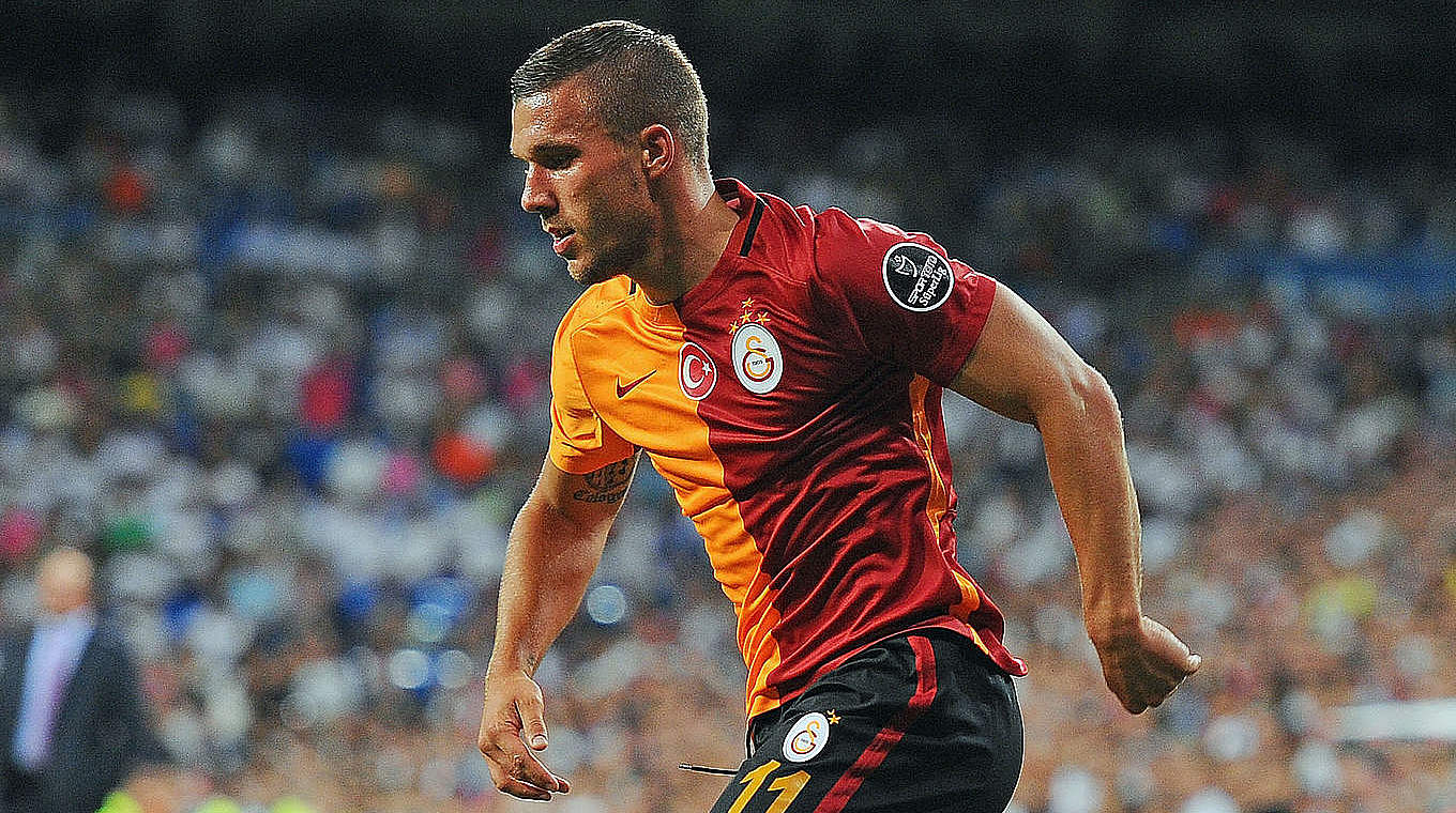 Lukas Podolski's goal earned Galatasaray a point © 2015 Getty Images
