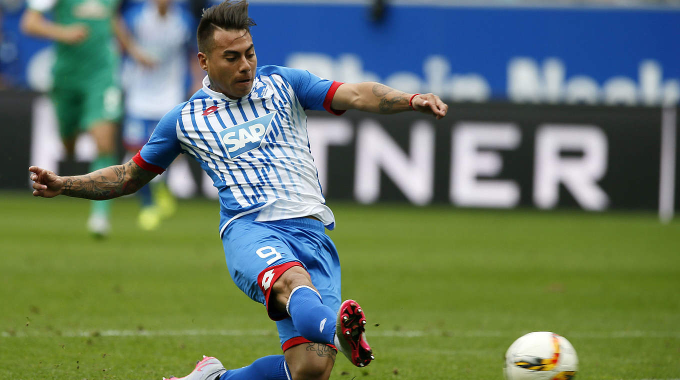 New signing Eduardo Vargas equalises with his second touch of the ball © 2015 Getty Images