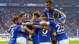 Schalke celebrate Huntelaar's winner © 