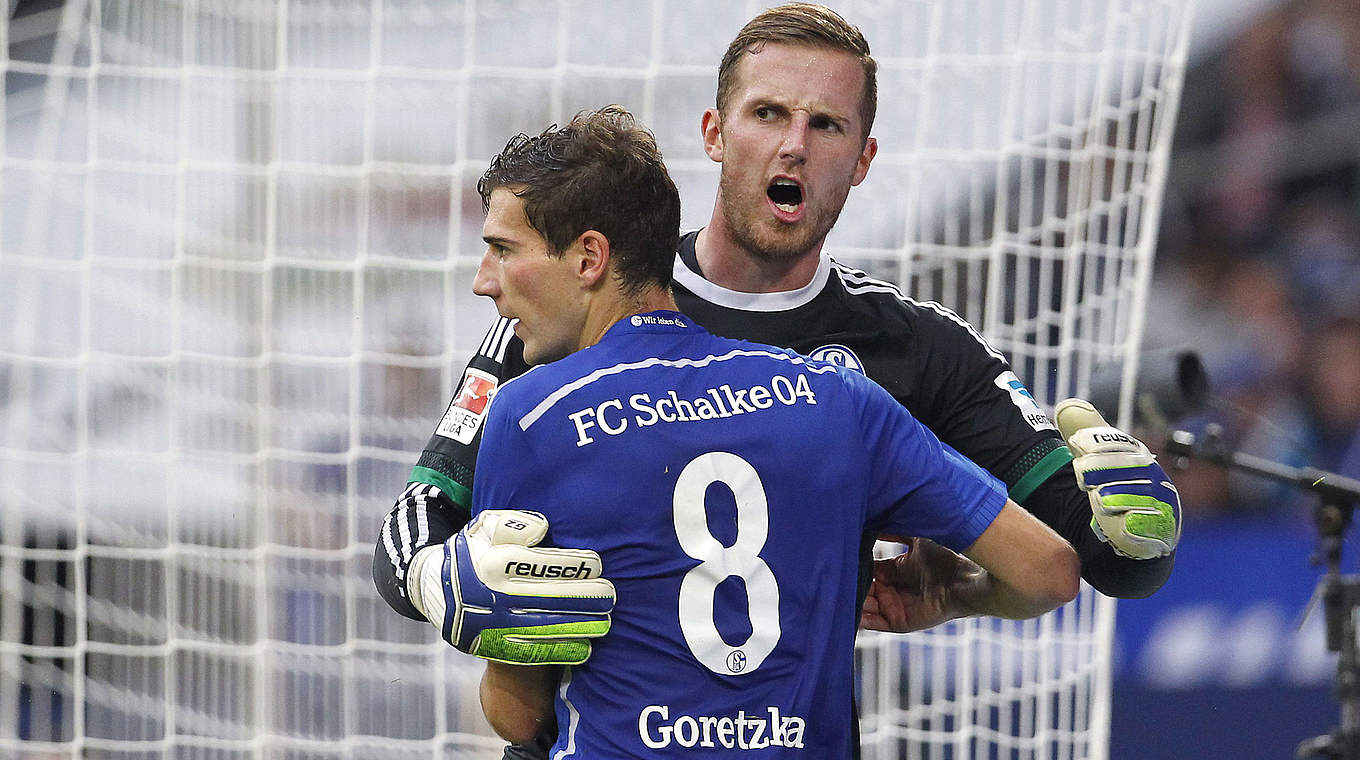 Goretzka with keeper Fährmann: "There’s a special atmosphere in our stadium" © 2015 Getty Images