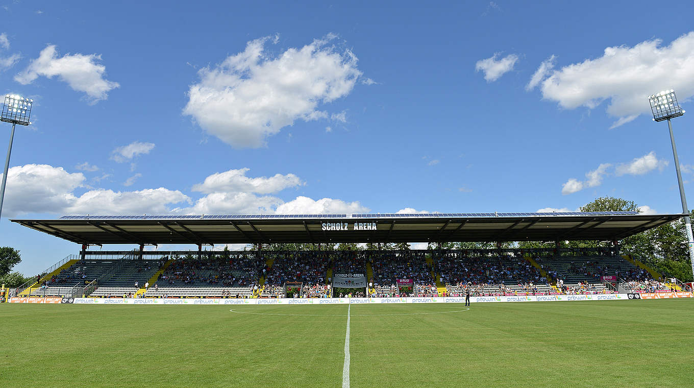 Zwei U 20-Länderspiele beim "Mercedes-Benz Elite-Cup": die Scholz-Arena in Aalen © 2015 Getty Images