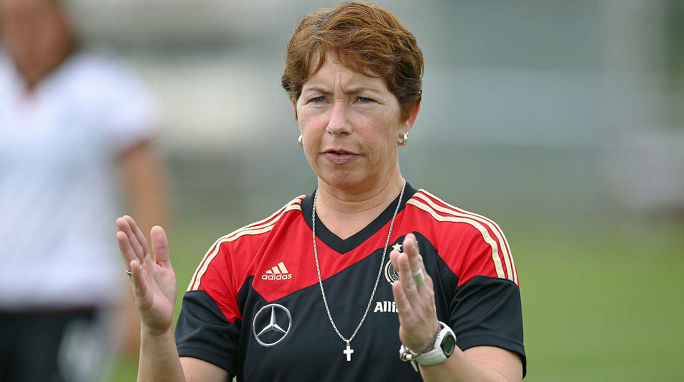 Mit der Leistung ihrer Mannschaft nicht ganz zufrieden: DFB-Trainerin Maren Meinert © 2015 Getty Images
