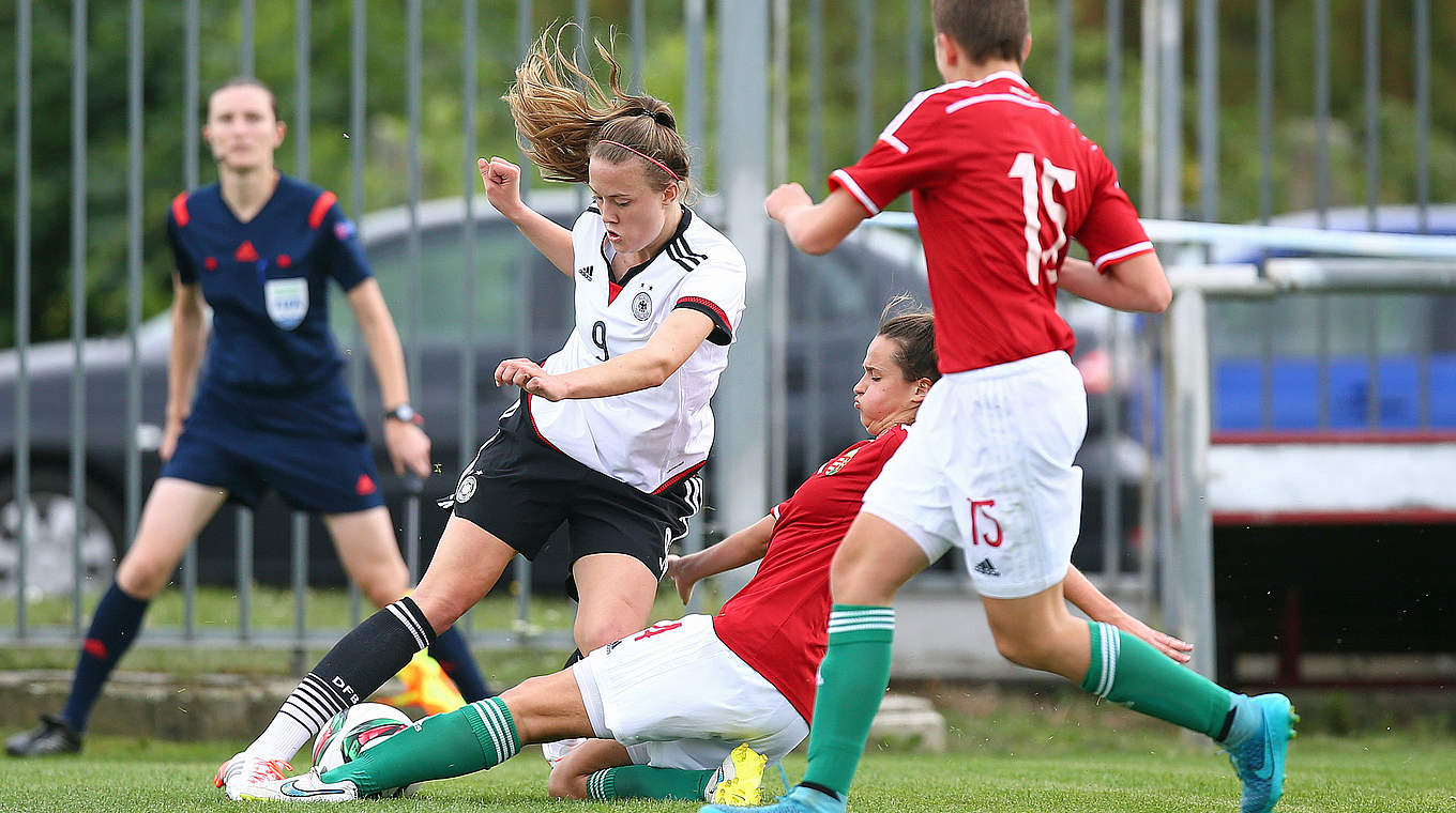 Matchwinnerin gegen Ungarn: Stefanie-Antonia Sanders (l.) © 2015 Getty Images