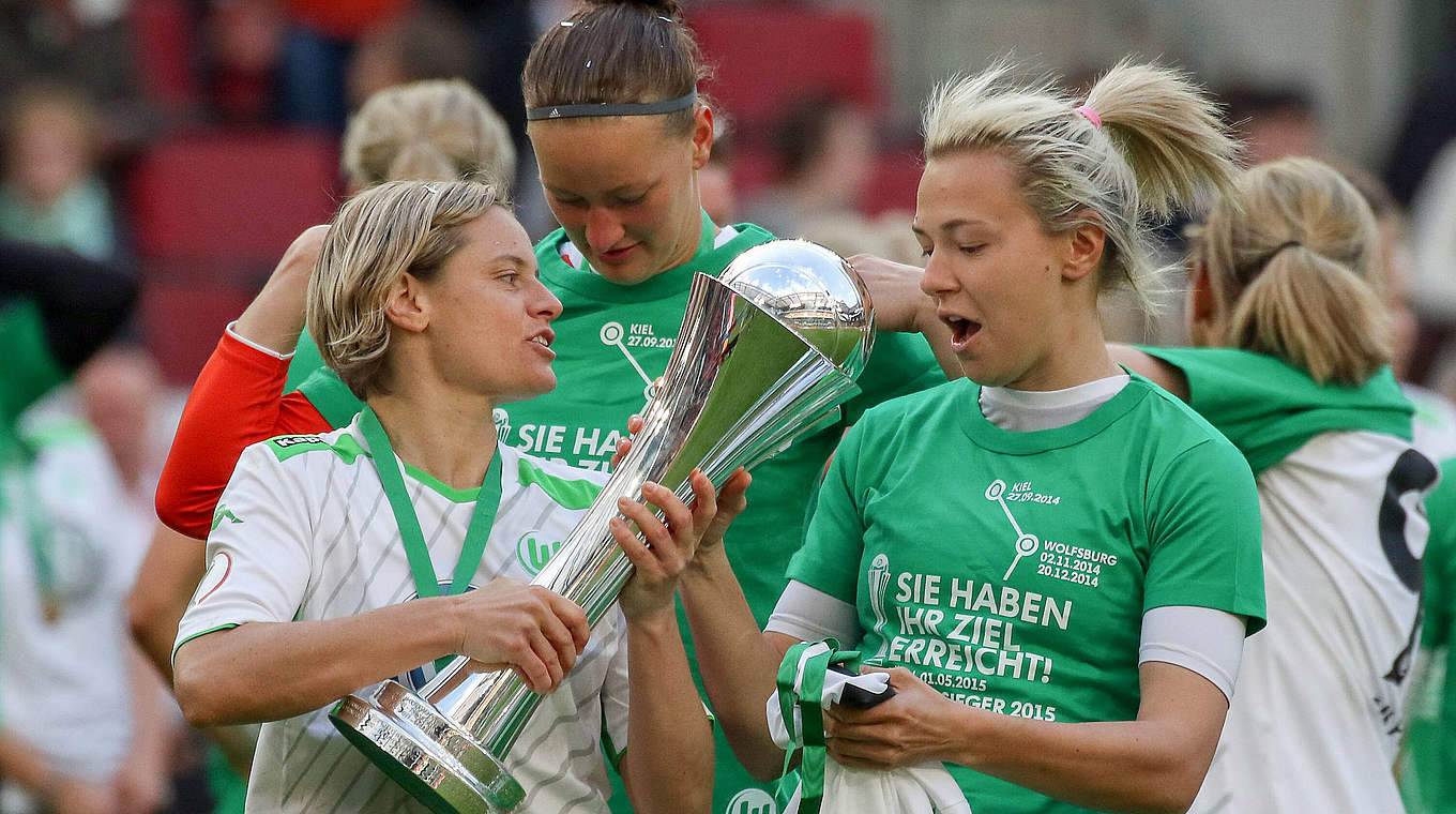 DFB-Pokalsiegerin 2014/2015 mit dem VfL Wolfsburg: Angreiferin Zsanett Jakabfi (r.) © imago/foto2press