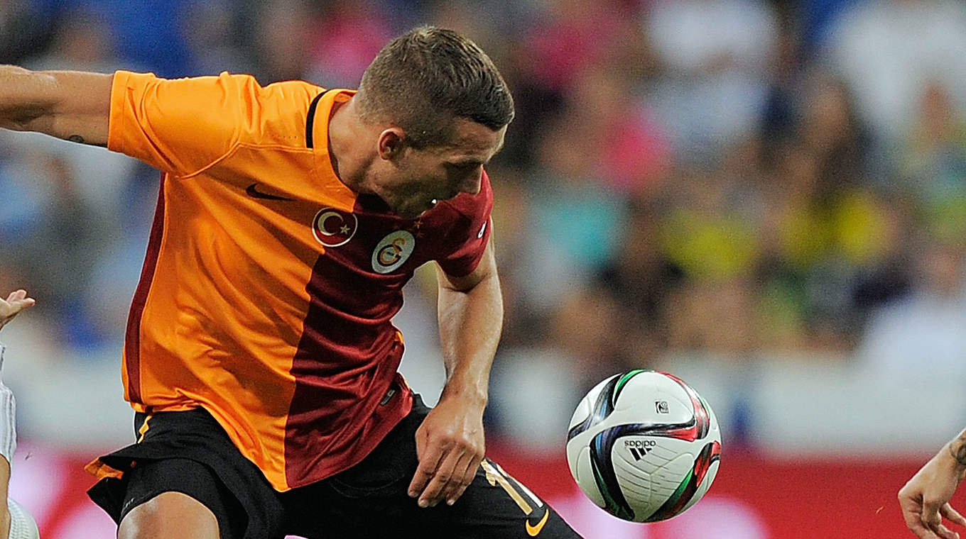 Der Trend zeigt nach oben: Lukas Podolski mit Galatasaray Istanbul © 2015 Getty Images