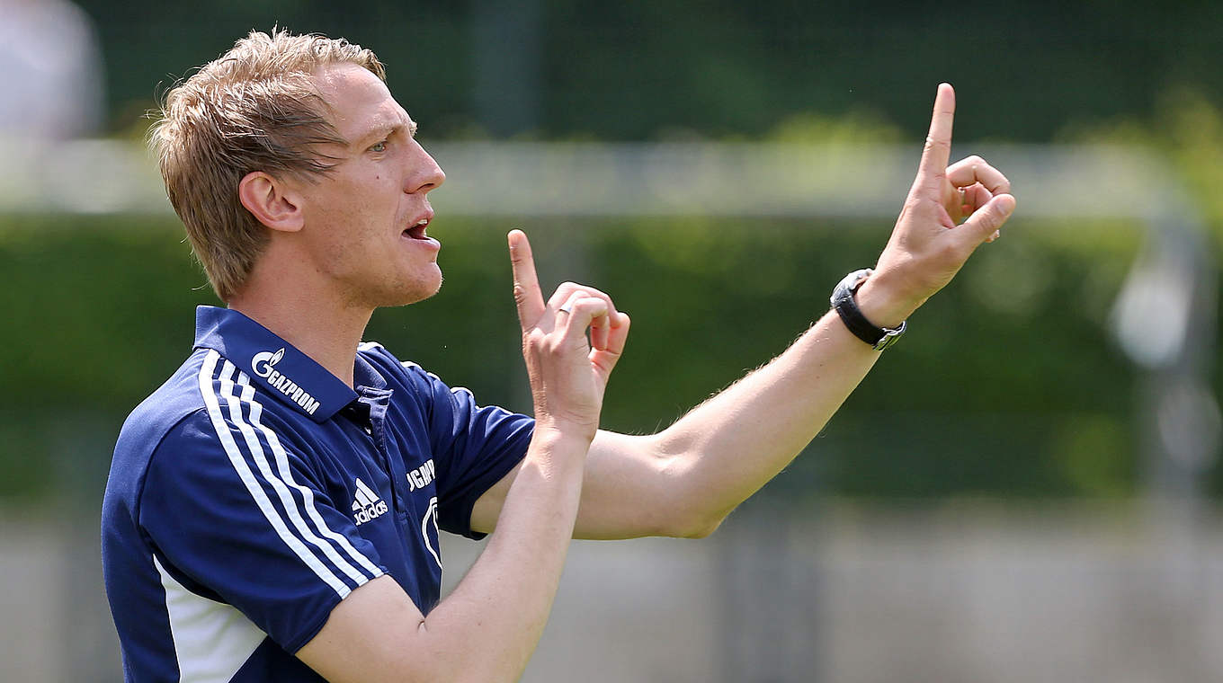 Schalke-Trainer Frank Fahrenhorst: "Die Jungs sind heiß" © 2013 Getty Images