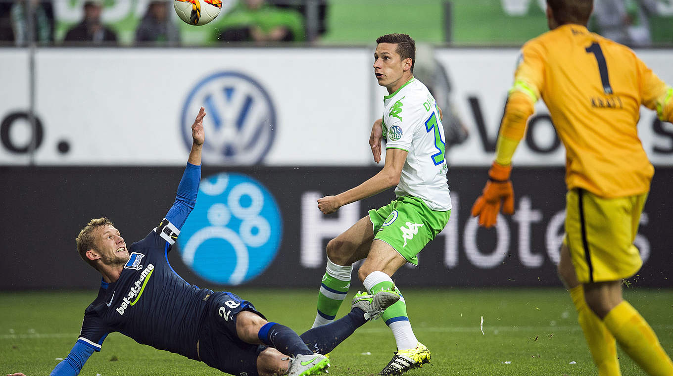 Julian Draxler won a penalty for Wolfsburg in the 2-0 home win.  © 