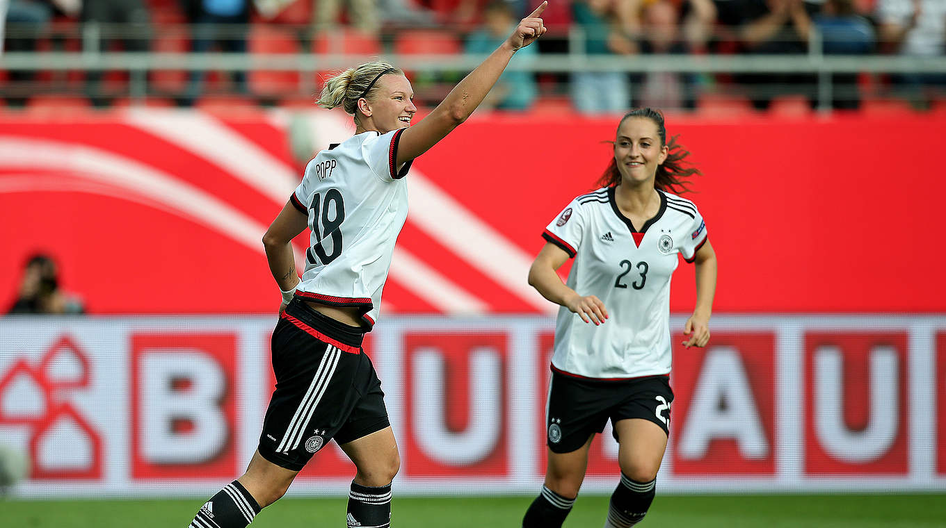 Zur "Spielerin des Ungarn-Spiels" gewählt: Stürmerin Alexandra Popp (l.) © 2015 Getty Images