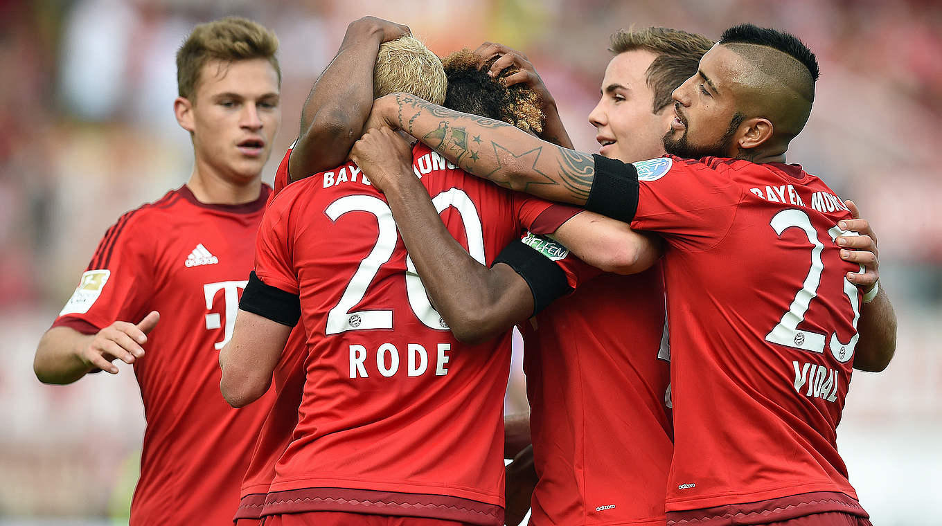 Jubel bei den Bayern: Sebastian Rode erzielt den Treffer zum 3:0 © 2015 Getty Images