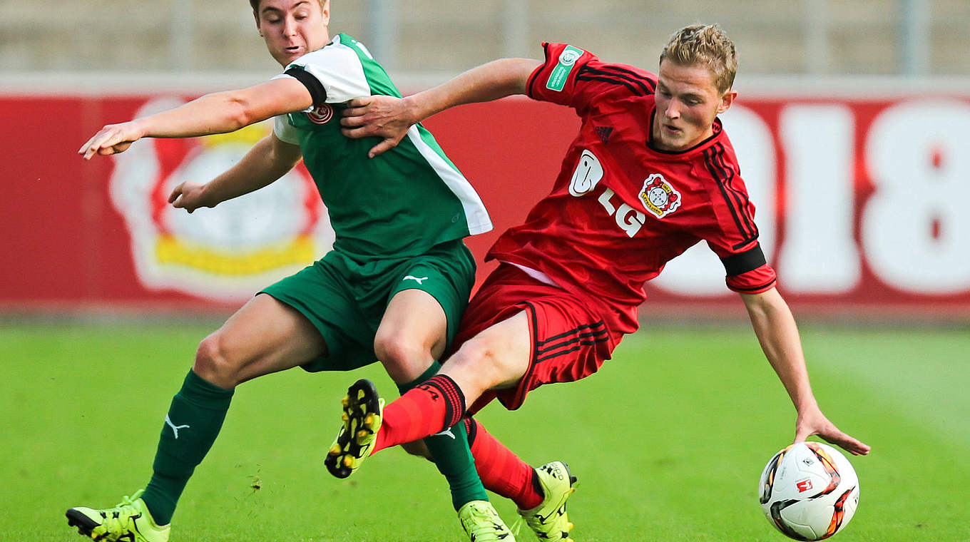 Schoss Leverkusen im Alleingang zum Sieg: Andrejs Ciganiks (r.) © imago/Eibner
