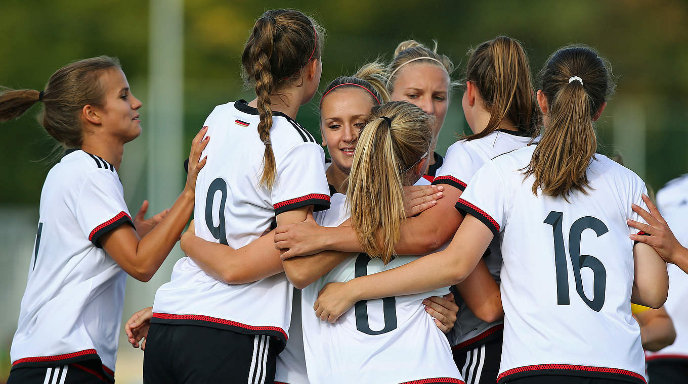 Haben auch gegen Serbien viel zu feiern: die U 19-Frauen © 2015 Getty Images