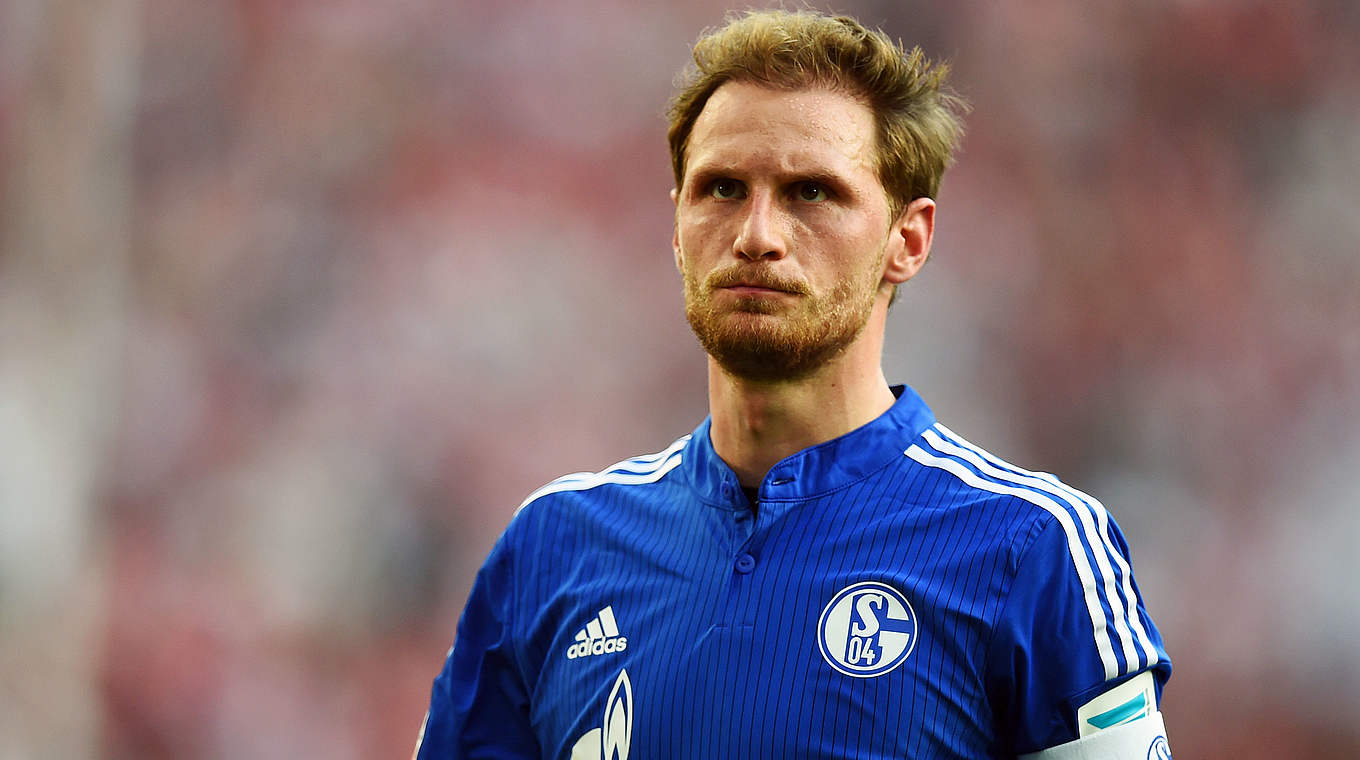 Captain Höwedes is staying at his hometown club: "I have unfinished business here" © 2015 Getty Images