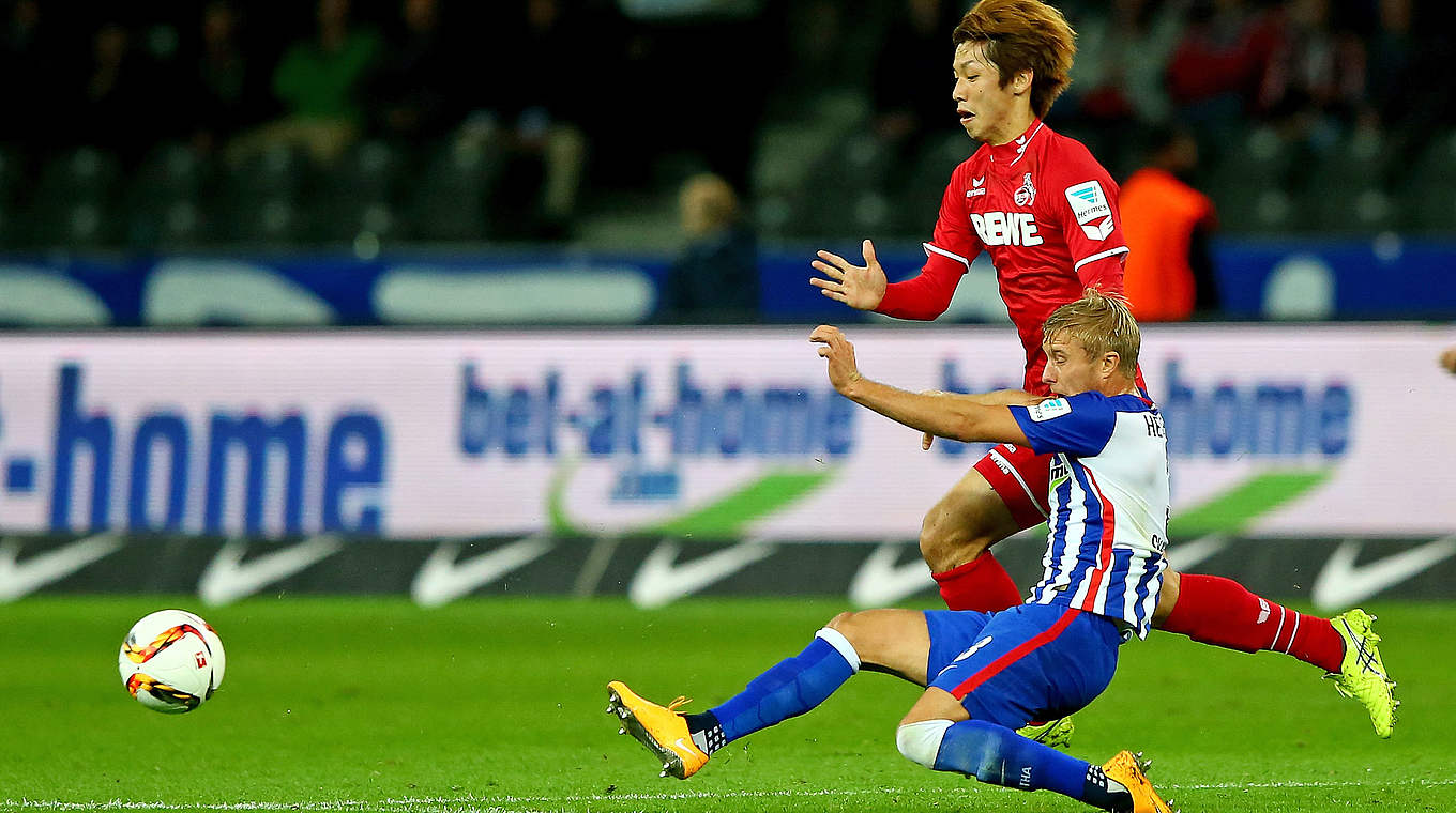 Hertha's Niklas Stark and Köln's Yuya Osako challenge for the ball in Berlin. © 2015 Getty Images