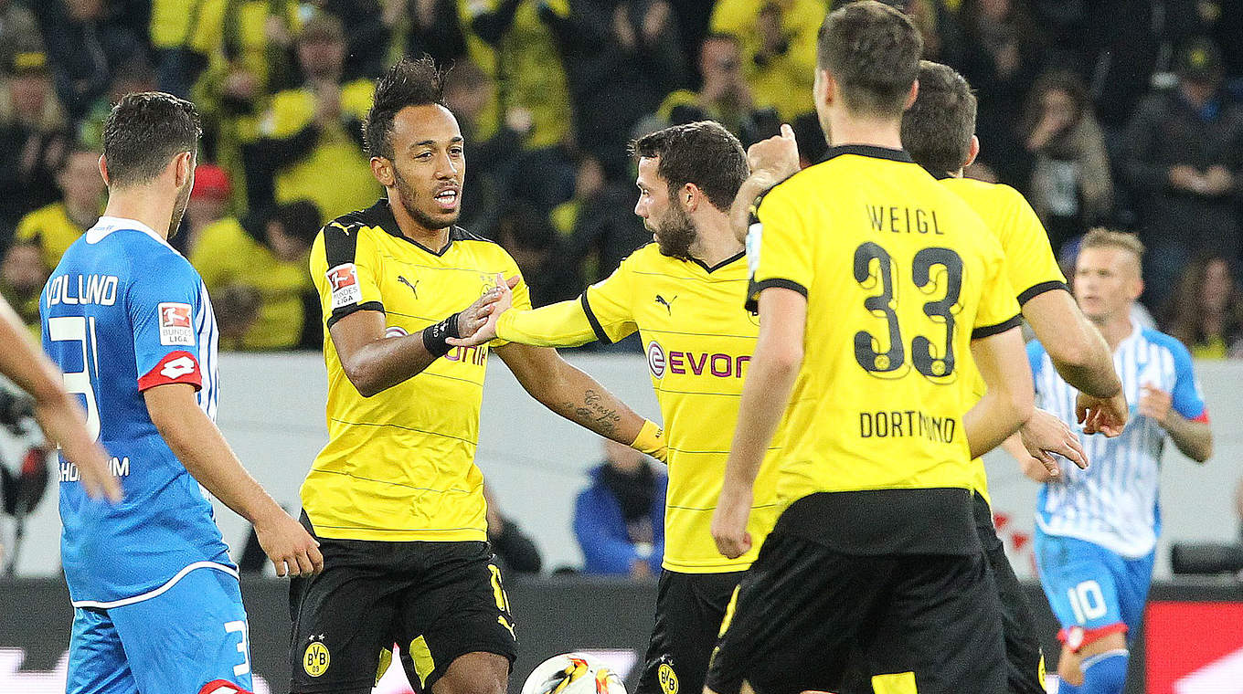 Neuen Rekord aufgestellt: Dortmunds Pierre-Emerick Aubameyang (2.v.l.) © DANIEL ROLAND/AFP/Getty Images