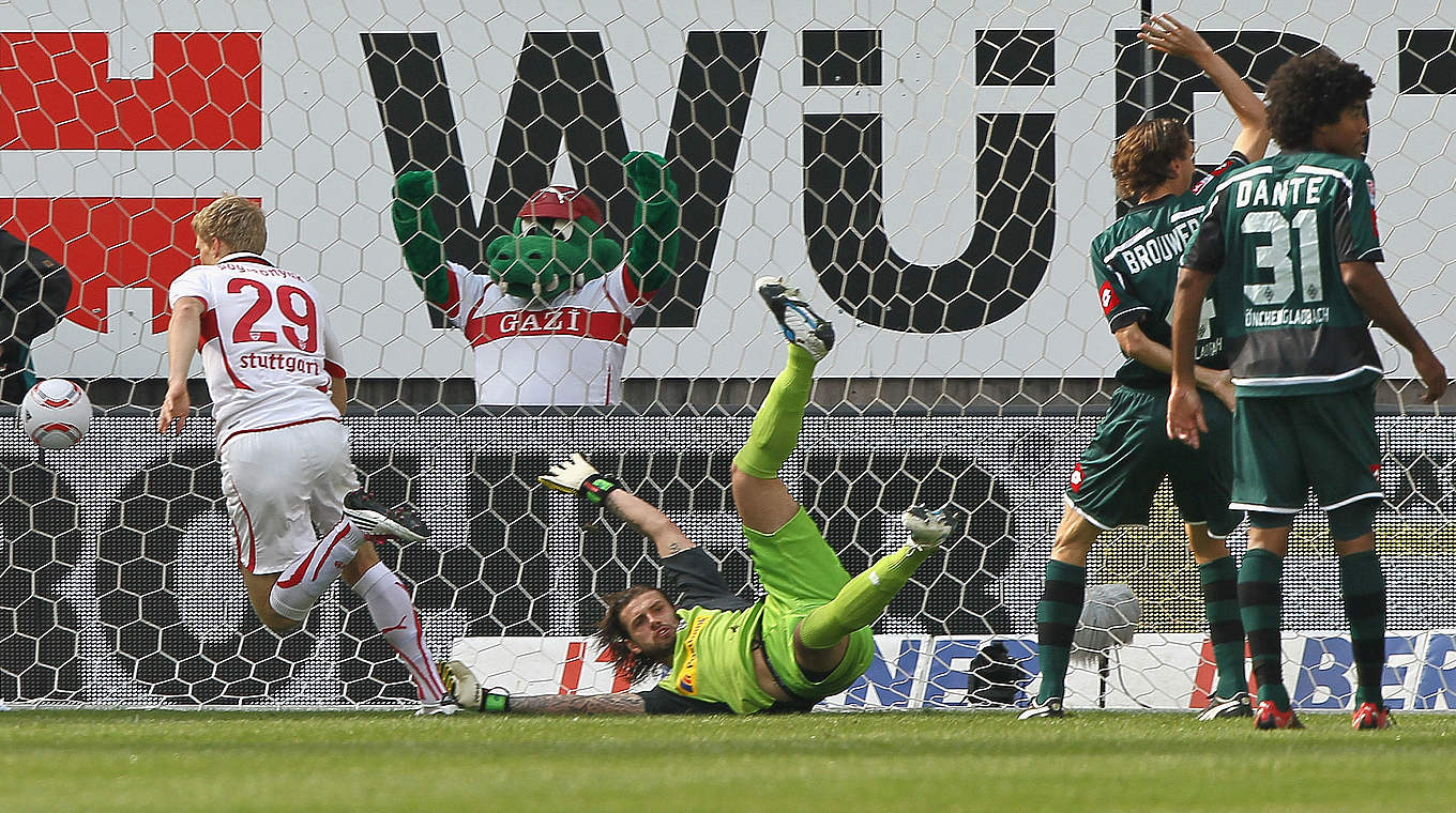 Denkwürdig: Pogrebnyak (l.) bejubelt 2010 das erste von sieben VfB-Toren vs. Gladbach © 2010 Getty Images