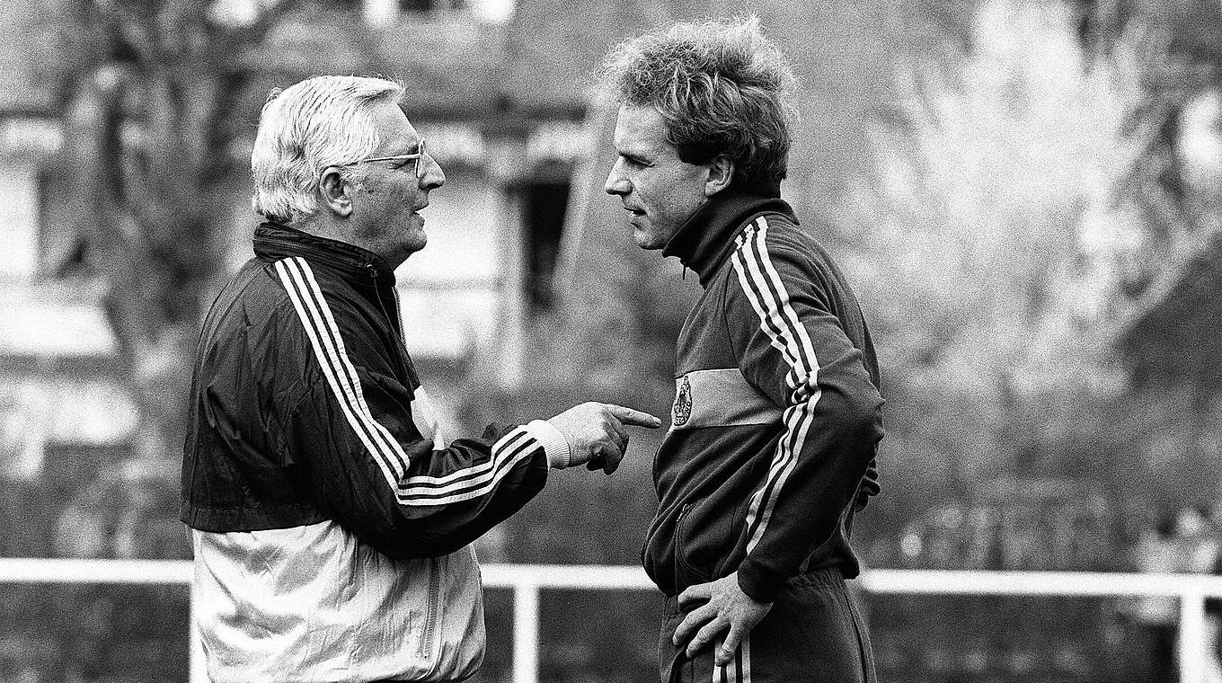 Gemeinsam mit dem Bundestrainer: Jupp Derwall und Schützling Rummenigge (r.) 1982 © 2007 AFP