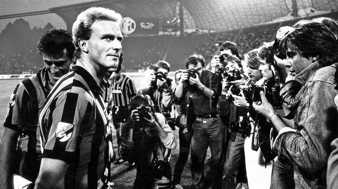 Rummenigge bei seinem Wechsel 1984 nach Mailand: "Wenn Italien, dann Inter"  © imago