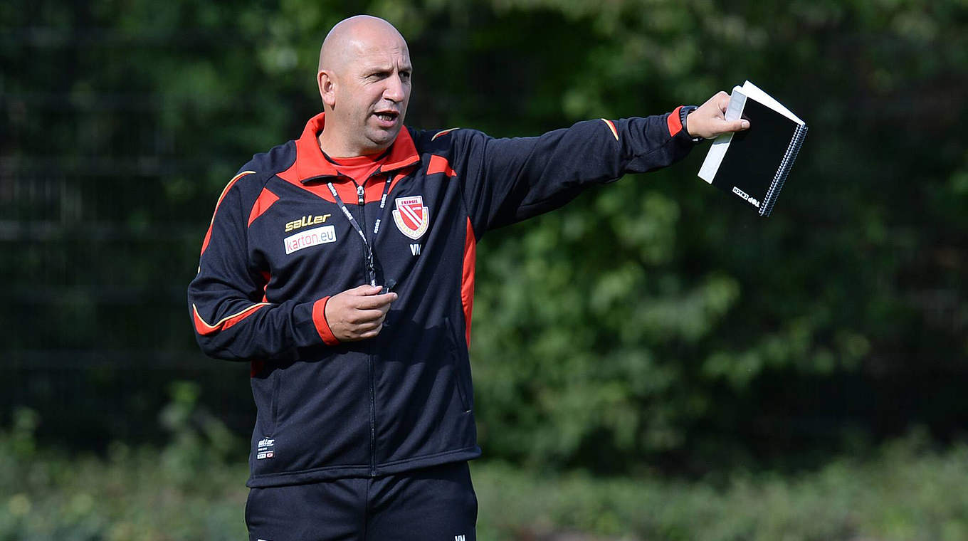 Gibt die Richtung vor: Vasile Miriuta beim Training in Cottbus © imago/Matthias Koch