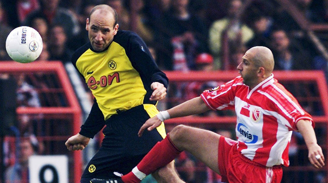 Große Vergangenheit: Miriuta (r.) in der Saison 2001/02 im Duell mit Dortmunds Koller © BONGARTS
