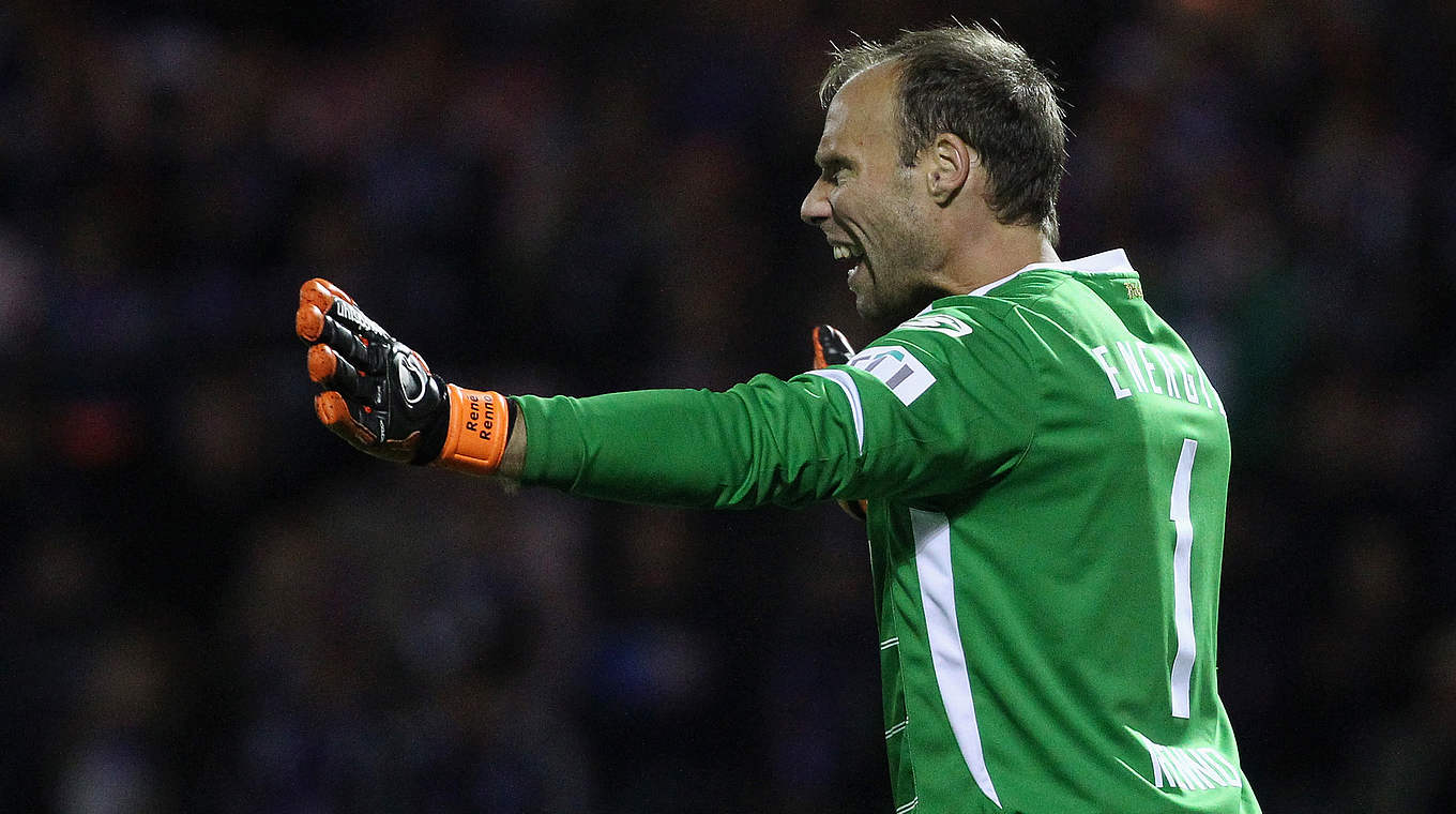 Feuert Cottbus an: Keeper Renno © 2015 Getty Images