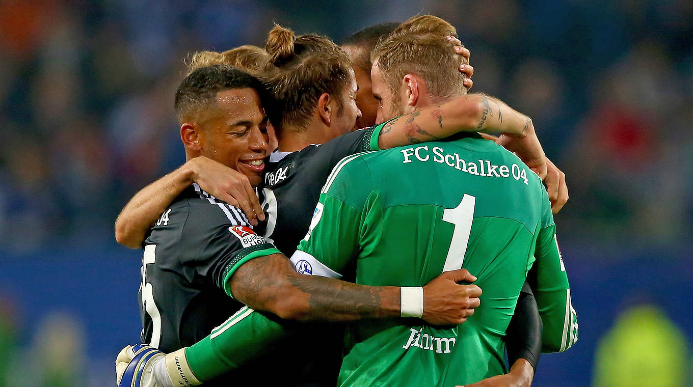 Aogo (l.): "Wir funktionieren als Mannschaft hier überragend" © 2015 Getty Images