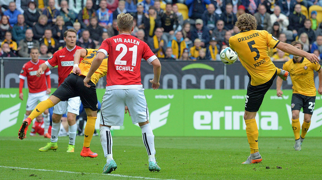 Zweiter Streich: Michael Hefele (r.) schießt zum 2:0 ein © 2015 Getty Images