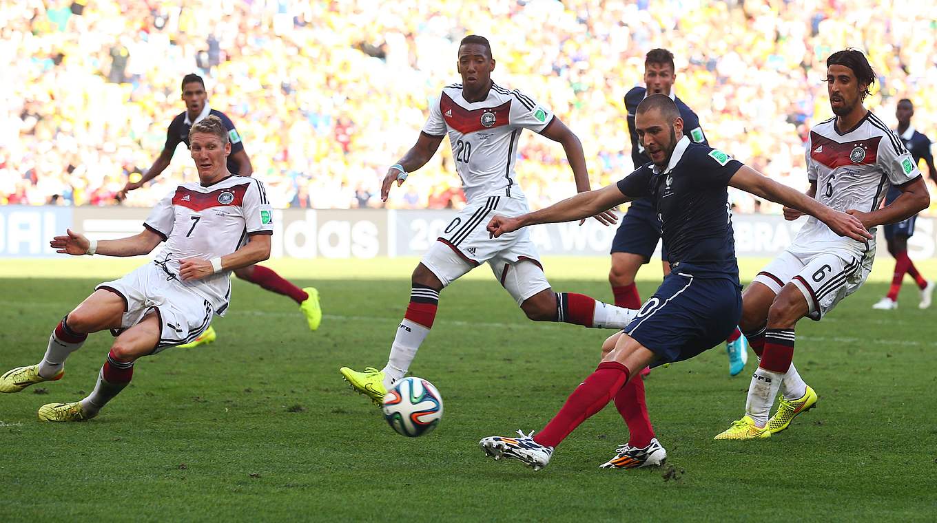 Mit vereinten Kräften: (v.l.) Schweinsteiger, Boateng und Khedira umzingeln Benzema © Getty Images