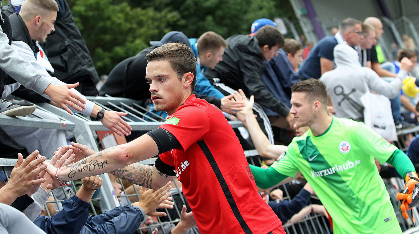 Genießt Kultstatus bei den Fans: der beinharte Hansa-Verteidiger Dennis Erdmann (l.) © 2015 Getty Images