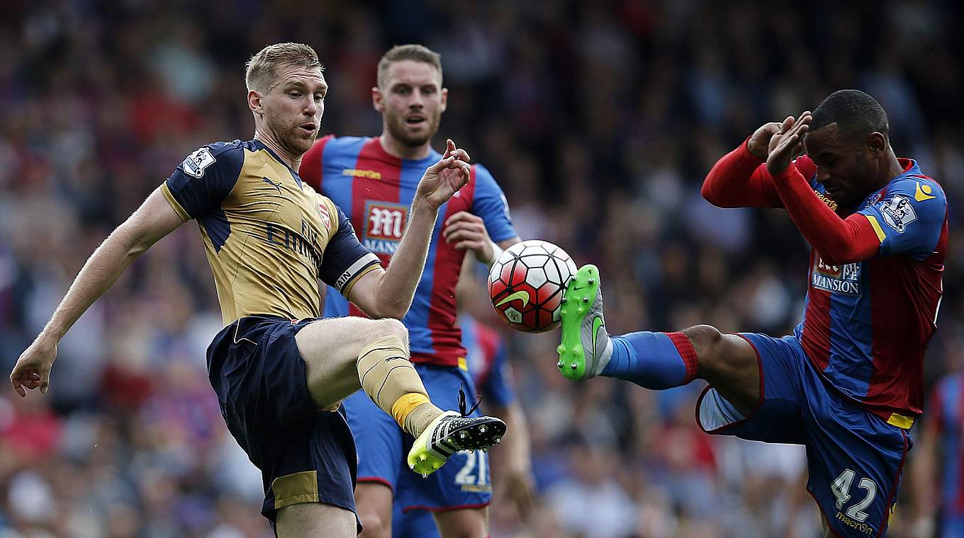Per Mertesacker (li.) spielt seit 2011 für den FC Arsenal in London © Getty Images