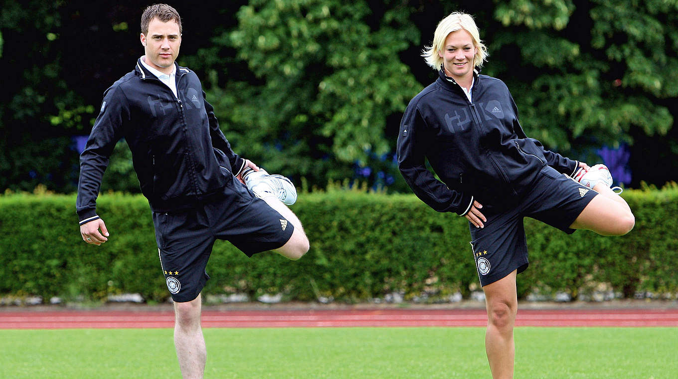 Bwesser Aufwärmen: die Spitzenschiedsrichter Felix Zwayer und Bibiana Steinhaus © 2008 Getty Images