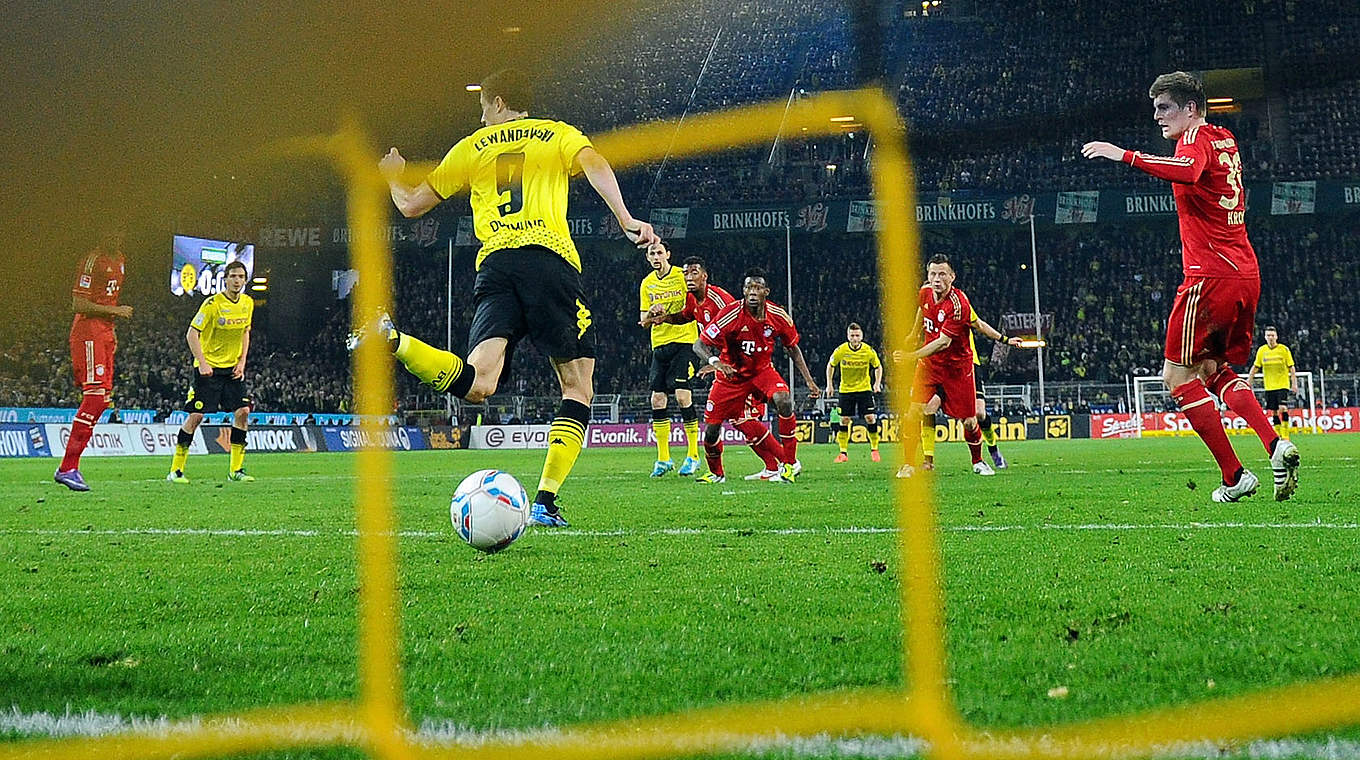 Lewandowski mit der Hacke: Vorentscheidung im Titelkampf 2011/2012 © 2012 Getty Images