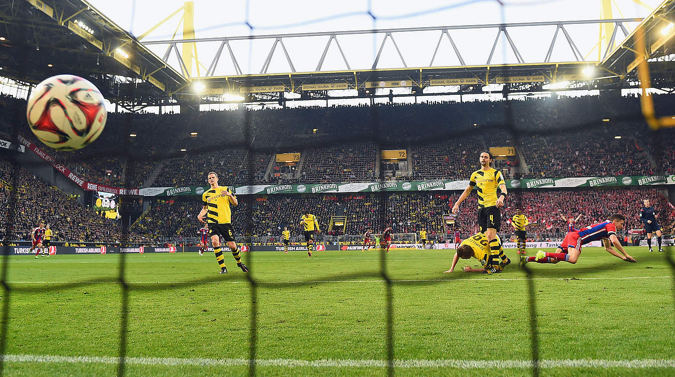 Der bislang letzte Bundesliga-Treffer Lewandowski gegen den BVB: Beim 1:0 im April 2015 © 2015 Getty Images