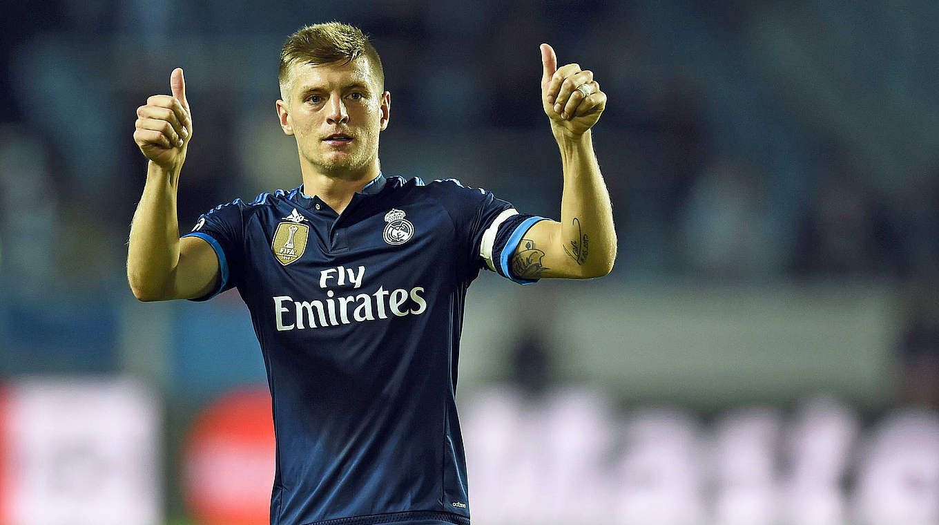 Toni Kroos can smile after a 2-0 win in the Champions League. © imago/Bildbyran