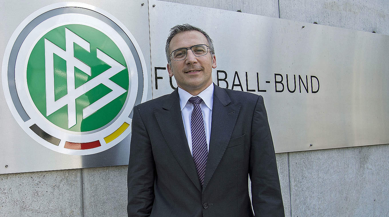 Strichs Kollege als Geschäftsführer der DFB-Wirtschaftsdienste: Stefan Ludwig © 2013 Getty Images