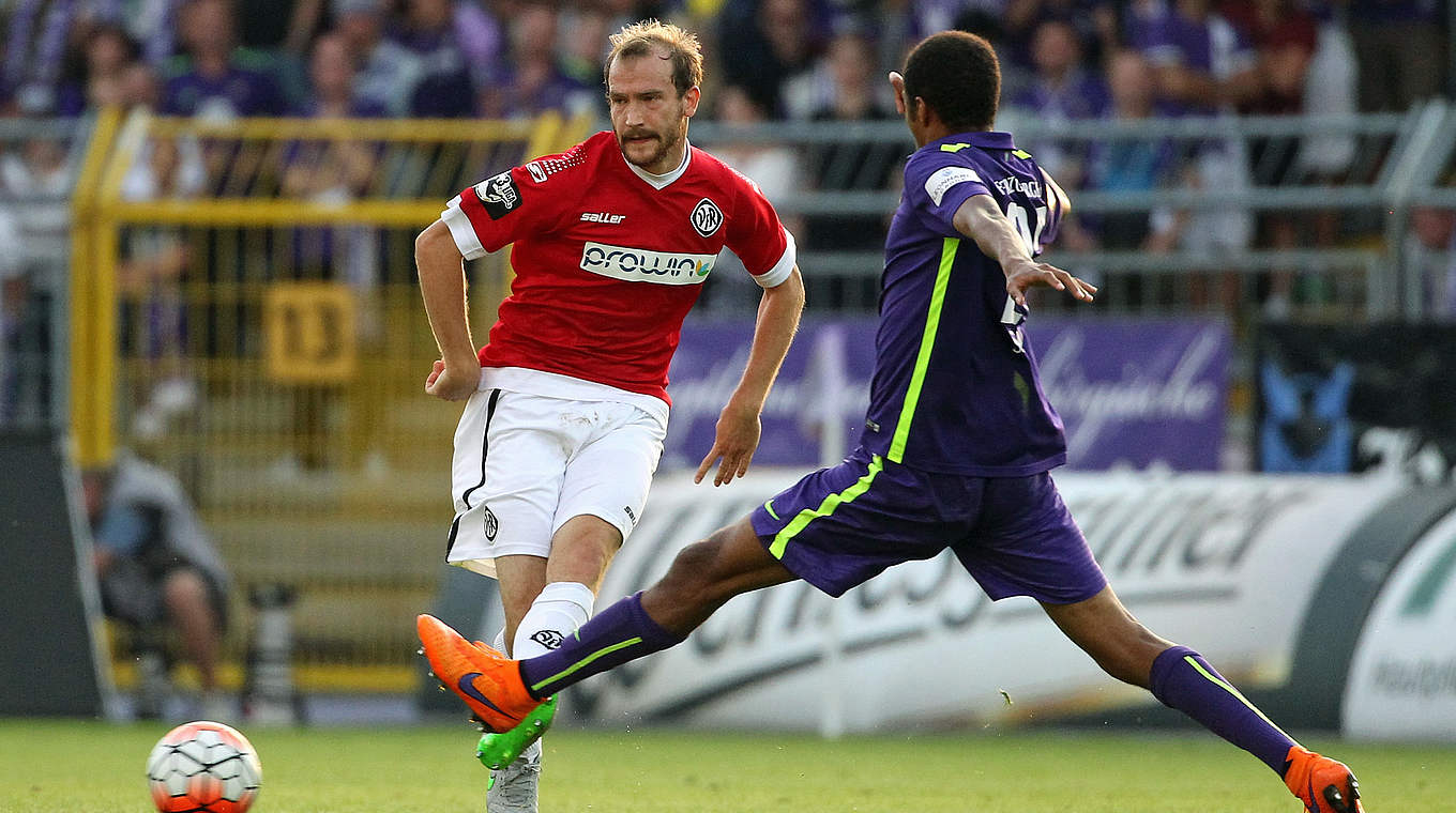 Benefizspiel für "Ellwanger Adventskinder": VfR Aalen trifft auf Kreisligist FC Ellwangen © 2015 Getty Images