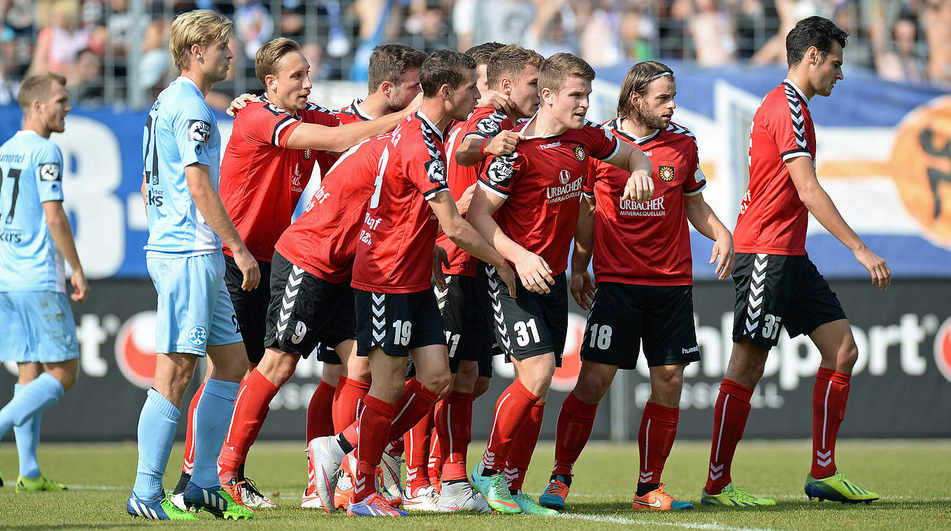 Gut in Form: die Spieler der SG Sonnenhof Großaspach © 2015 Getty Images