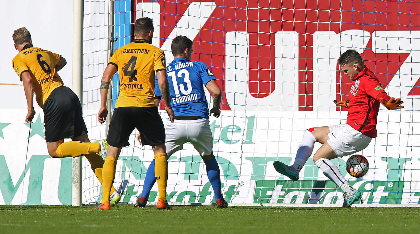 Hartmann (l.) schiebt ein: Dynamo landet achten Saisonsieg © 2015 Getty Images