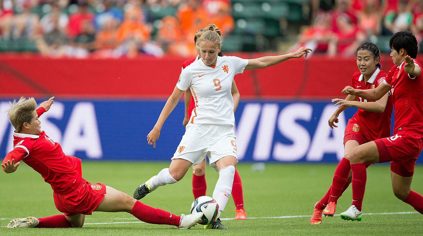 "Noch nicht so wie in Deutschland": Miedema (M.) über Hollands Frauenfußball © 2015 Getty Images