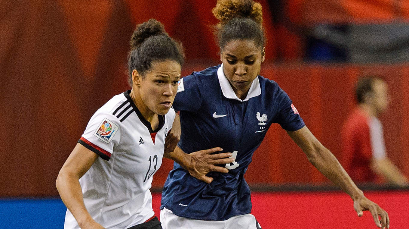 Im WM-Viertelfinale gegen Frankreich: Celia Sasic (l.) © 2015 Getty Images