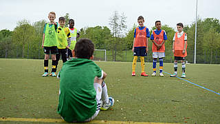 Werden einzelne Spieler gezielt ausgegrenzt, muss der Trainer eingreifen! © 